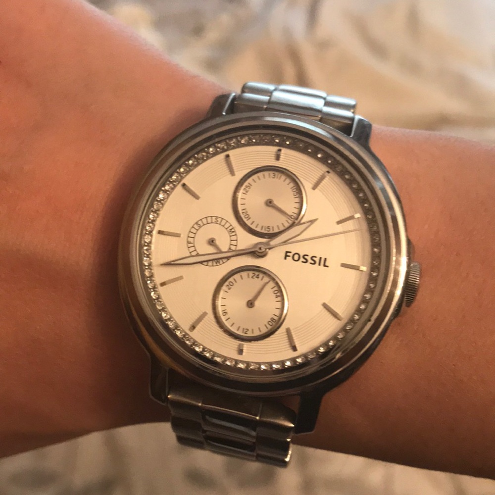 SILVER FOSSIL WATCH